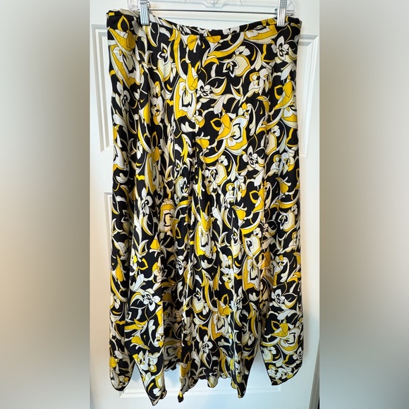 Nygard Collection Yellow Floral Silk High Low
Hem Skirt Size 14 - Picture 2 of 7